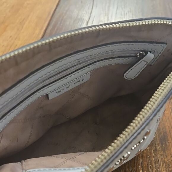 Michael Kors White Quilted Women's Bag - Picture 3 of 10